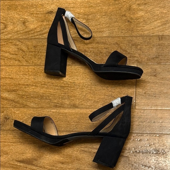 New!! Size 11 Heels w/ 3 inches - ROUGE HELIUM Black Heels - Picture 6 of 15